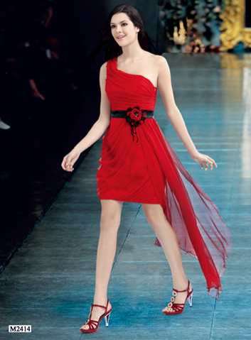 Ausgefallendes Cocktailkleid mit passender Stola/ Schal